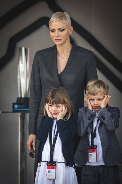 Printsess Charlene koos lastega.