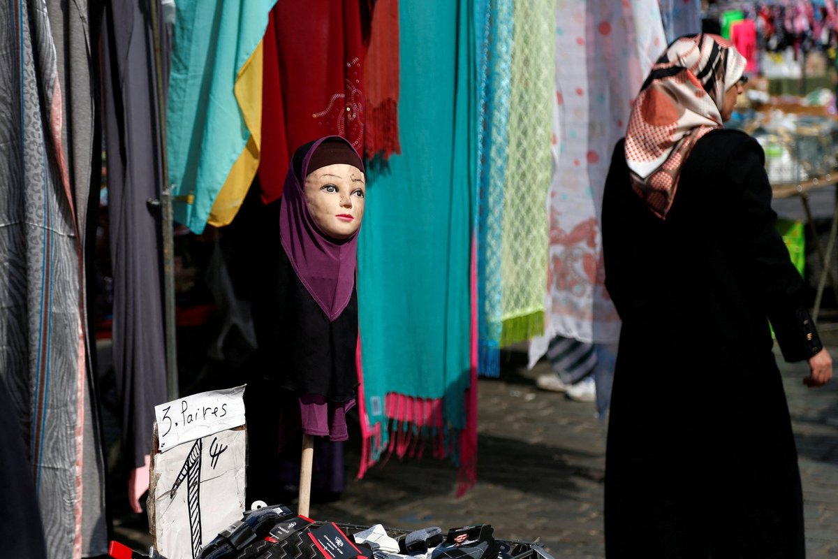Autoritățile guvernamentale din statele membre ale Uniunii Europene pot interzice purtarea hijabului