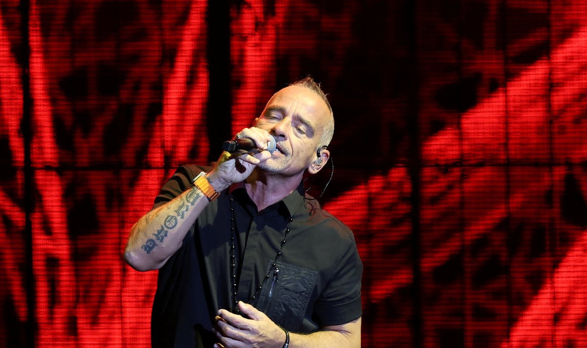 Eros Ramazzotti esinemas Battito Infinito World Touri raames Los Angeleses.