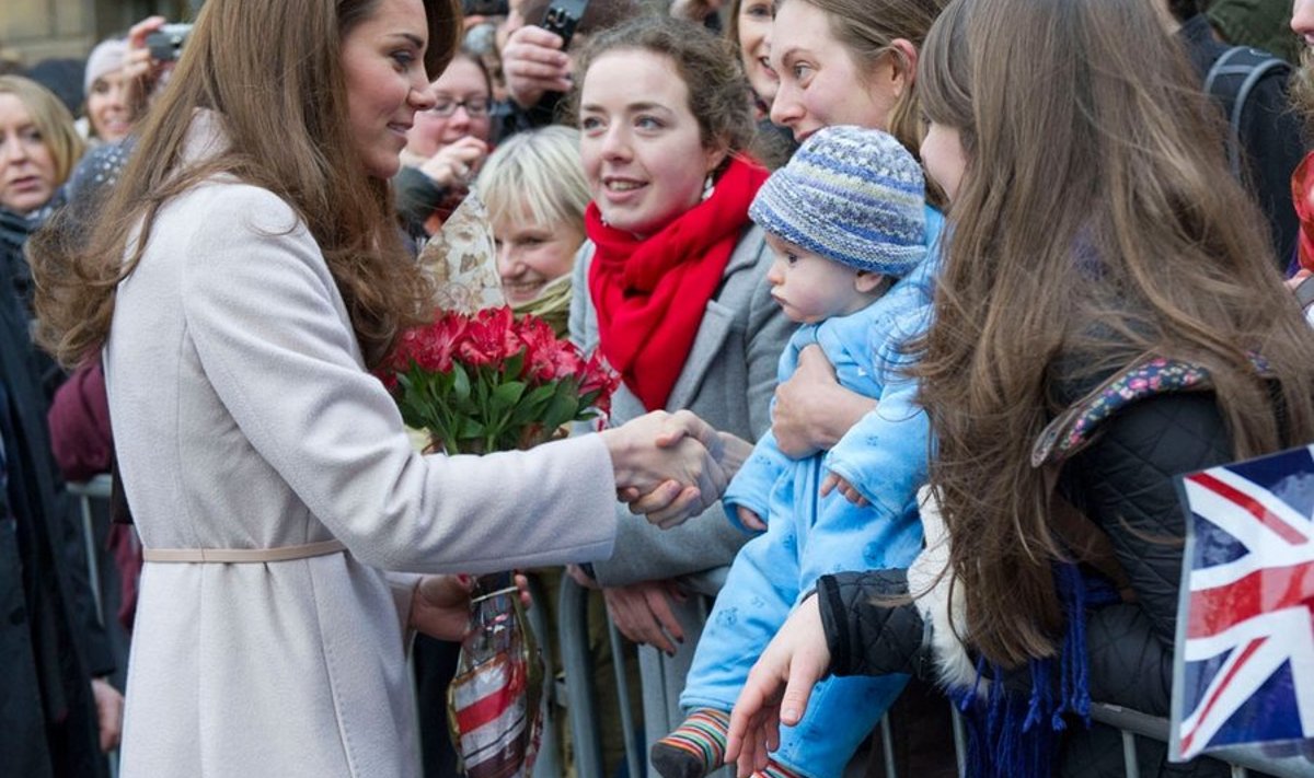 Juba lapseootel hertsoginna Catherine kohtub 28. novembril oma abikaasa järgi nime saanud viiekuuse James William Daviesega. Foto: Reuters/Scanpix