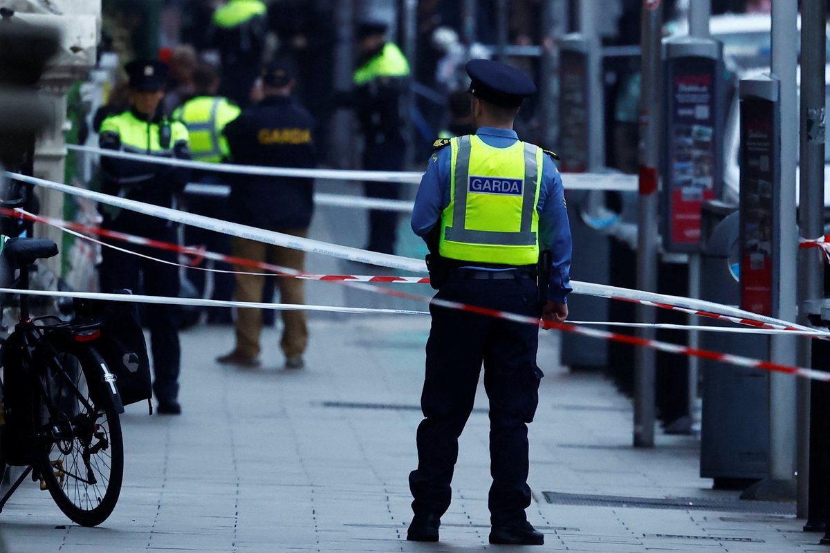 Cinci persoane au fost rănite într-un atac cu cuțitul în apropierea unei școli din Dublin