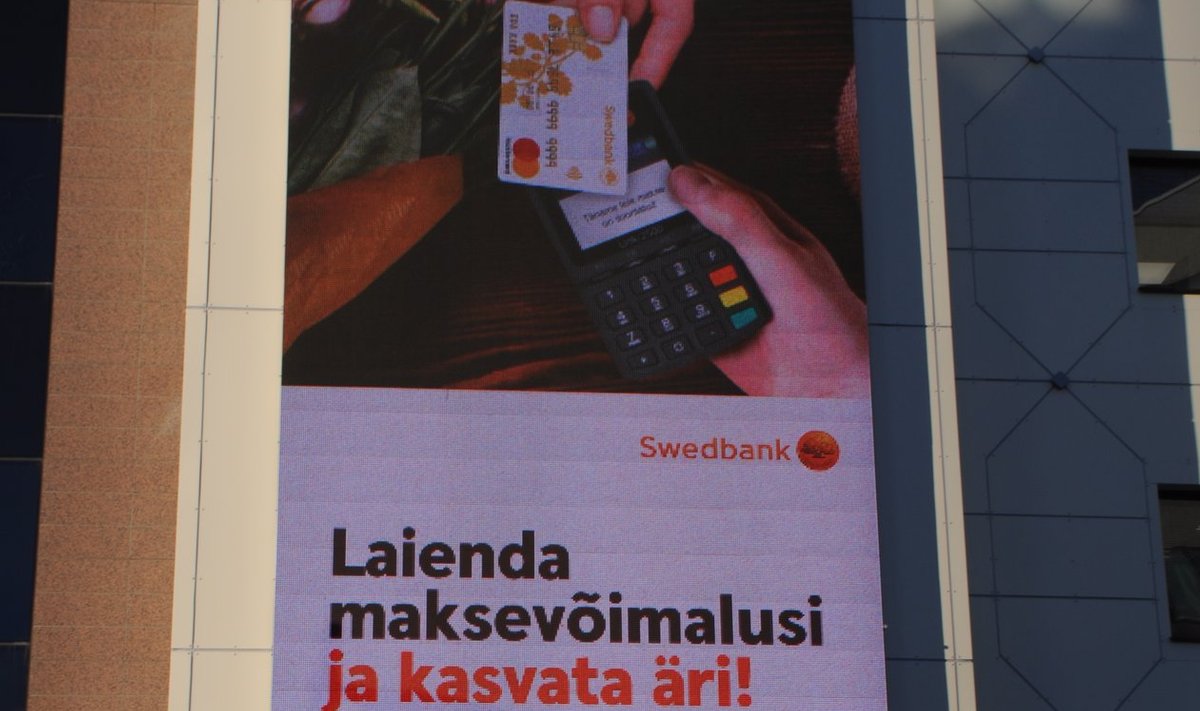 Swedbanki makseterminaali välireklaam