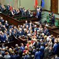 Poola seim jätkas vaatamata opositsiooni kõnepuldi blokeerimisele tööd