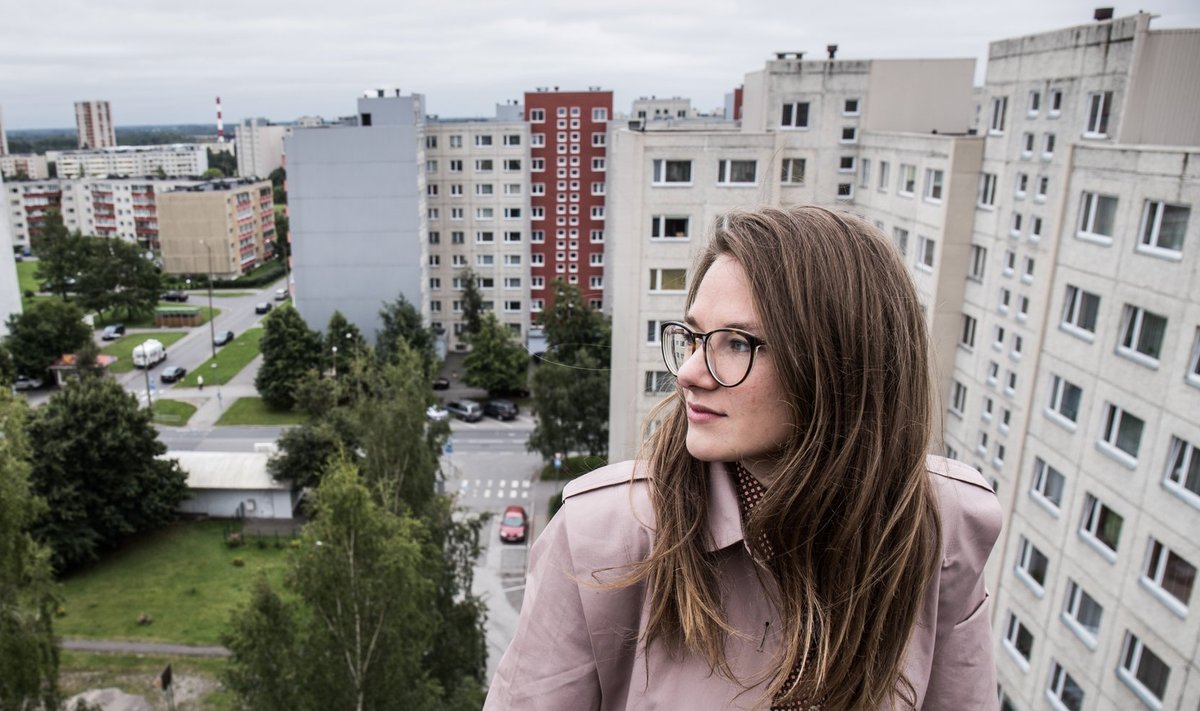 Anna Kaarma Lasnamäel üheksakorruselise paneelmaja katusel: „See on minu inspiratsiooni koht.”