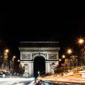 В Париже зажглись экологичные рождественские огни