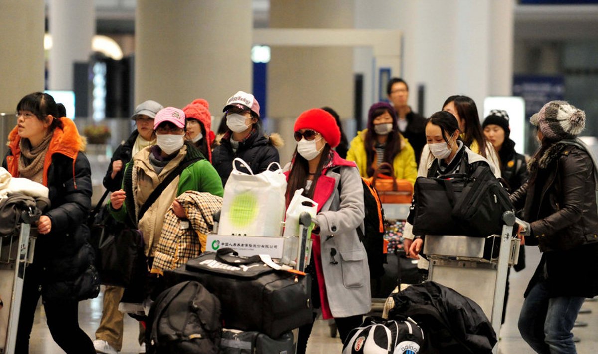 Kiirustavad reisijad Pekingi lennujaamas.