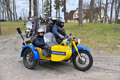 Мотоциклисты провезли огонь Юрьевой ночи по Эстонии