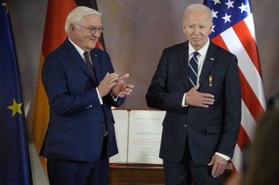 Saksamaa presidendi Frank-Walter Steinmeier tunnustas ametist lahkuvat USA presidenti Jo Bidenit riiklikku autasuga. 