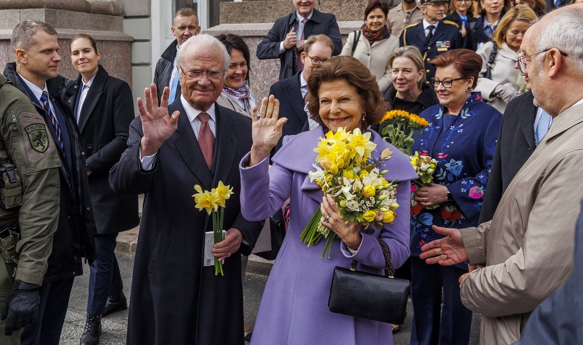 Tartus käies külastavad Rootsi kuningas Carl XVI Gustaf ja kuninganna Silvia alati ka Tartu ülikooli, et austada selle asutanud Rootsi kuningas Gustav II Adolfit.