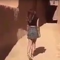 Девушка, гулявшая в Саудовской Аравии в юбке, арестована