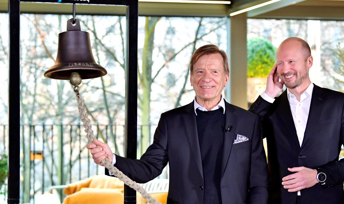 Rootsi börs oli 2021. aastal erakordselt tugev, kasvades 33,7%, mis koos madalate intressitasemetega on olnud hea kasvupinnas ka IPO-dele. Fotol on mullu oktoobris börsilemineku puhul kella helistav Volvo Carsi juhatuse esimees Håkan Samuelsson ja finantsjuht Björn Annwall.