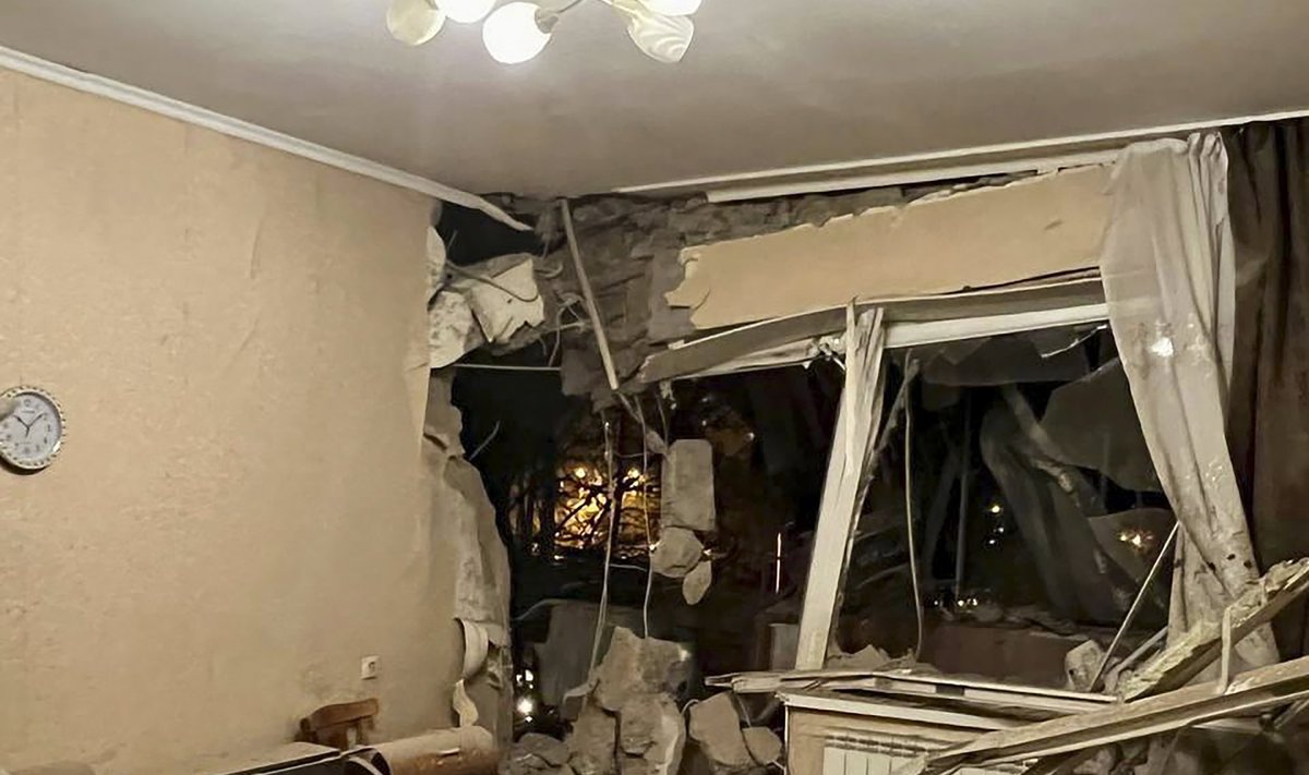 Omade pommi läbi purustatud elutuba Belgorodis