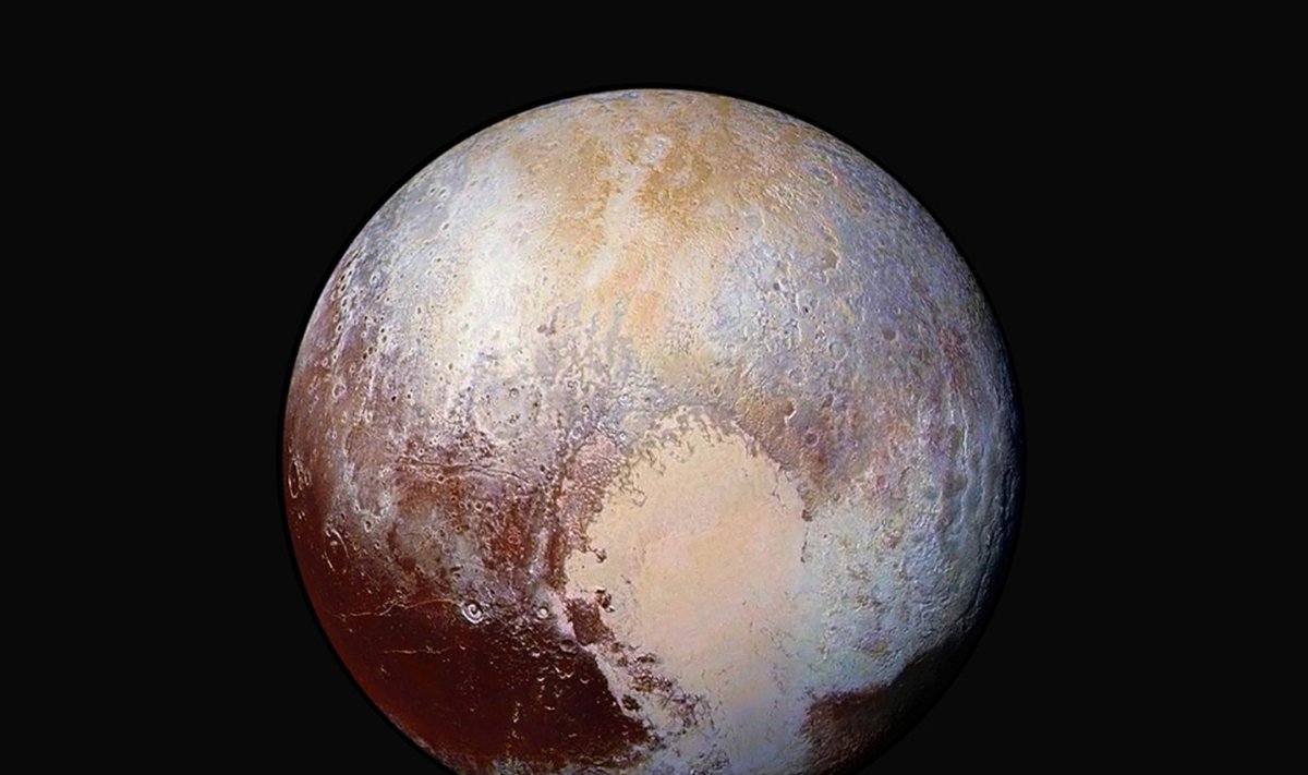 New Horizonsi teravdatud värvitoonides foto Pluutost
