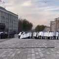 ВИДЕО | Во Владикавказе прошла акция протеста против карантина. Её разогнал ОМОН
