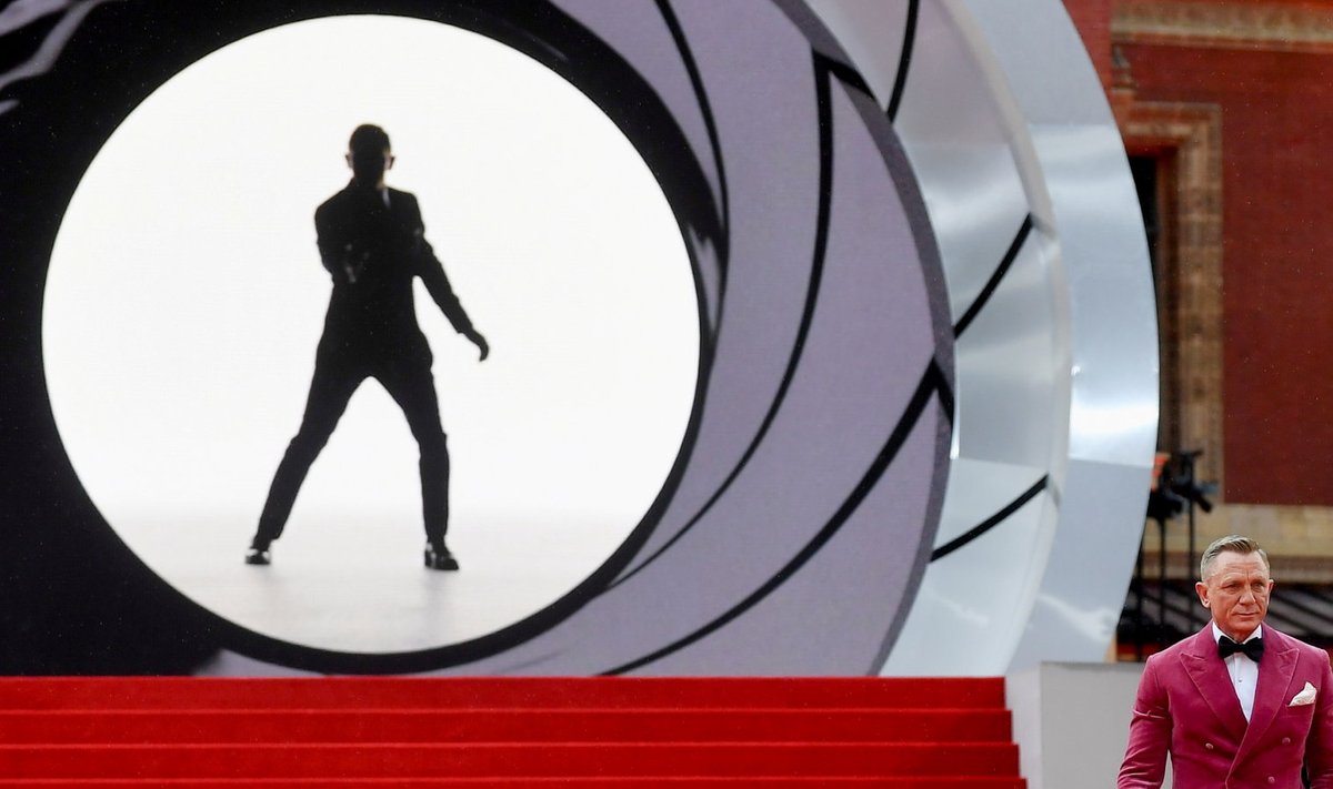  Daniel Craig poseerimas uue James Bondi filmi esilinastusel