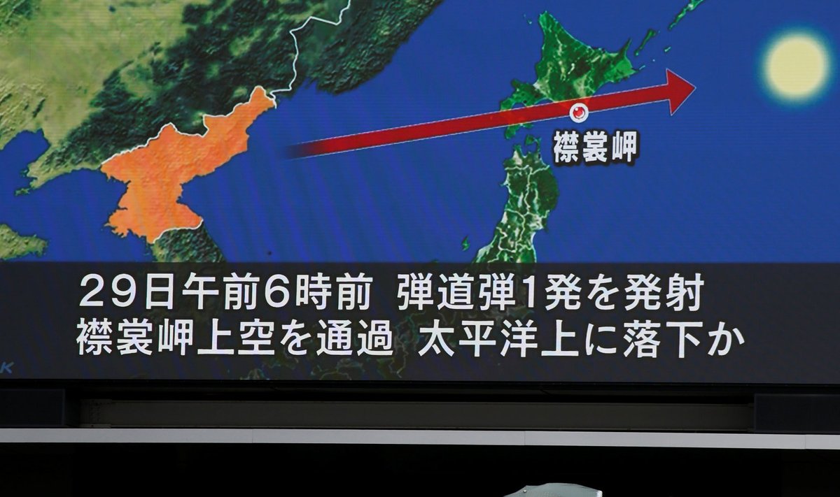 Põhja-Korea raketilend vaateekraanil Lõuna-Koreas