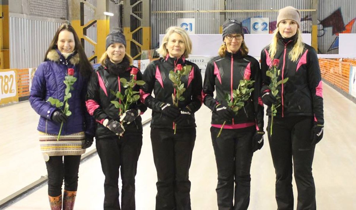 Võidukas naiskond Team Mölder.