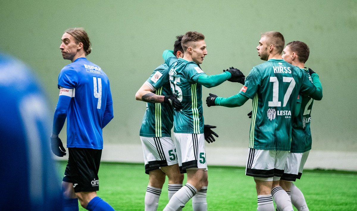 FCI Levadia mängijad tähistamas Viljandi Tuleviku võrku löödud väravat.