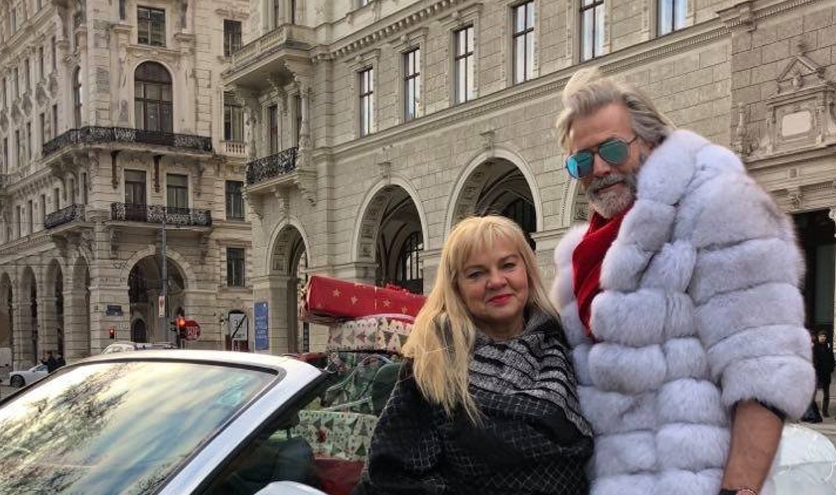 Loo autor Viinis koos erilise jõulumehega