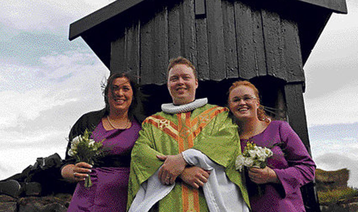 Islandi samasoolised saavad juunist alates abielu kirikus laulatada.