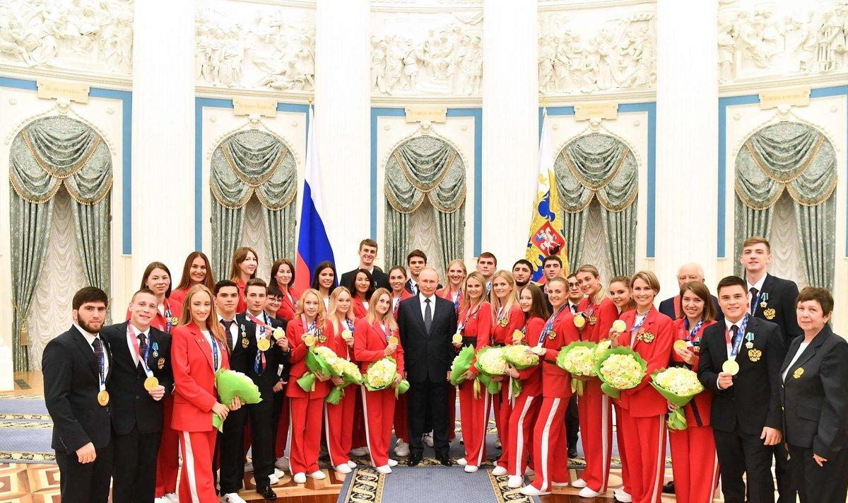 Владимир Путин и золотые призеры Олимпиады в Токио