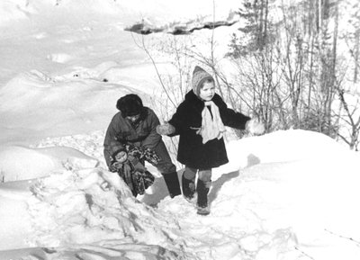 Jaanuse ja Taimi lapsed Uku ja Epp 1982/83. aasta talvel