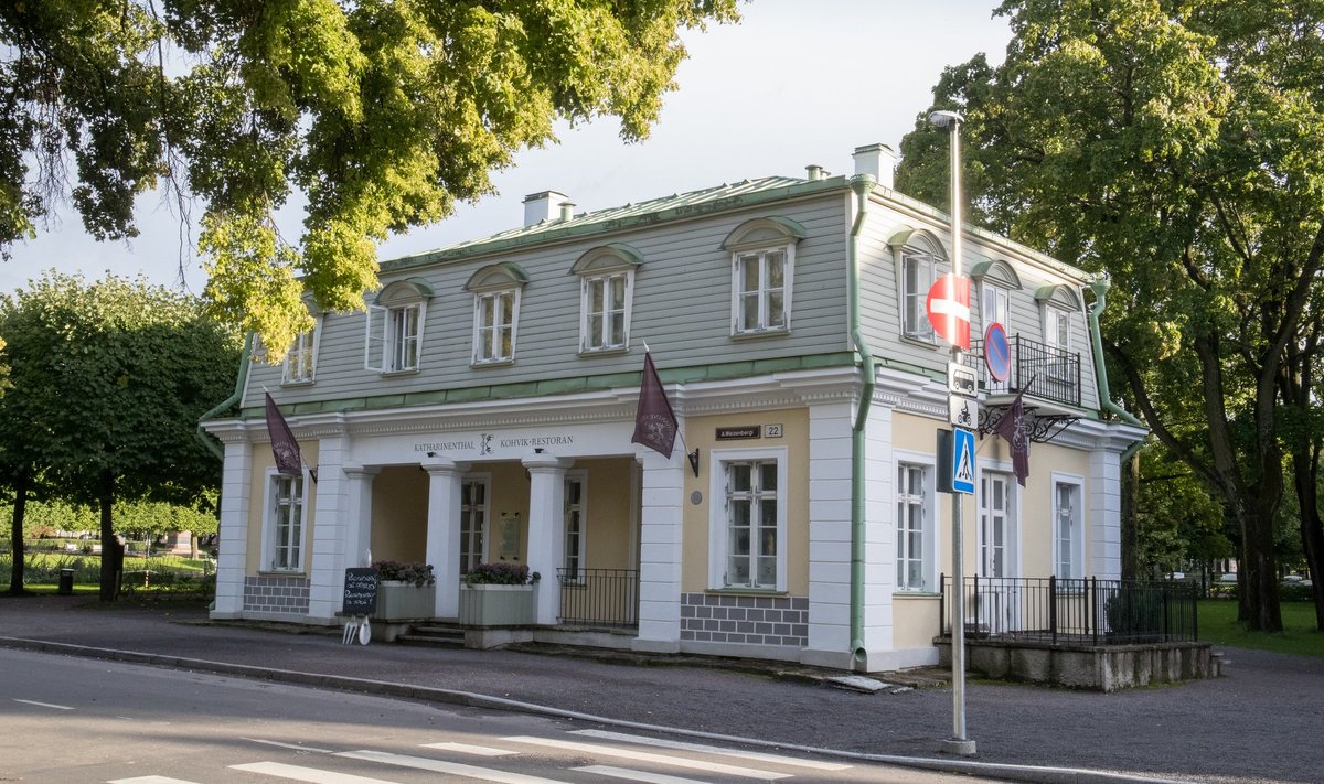 Katharinenthali kohvik Kadrioru pargis.
