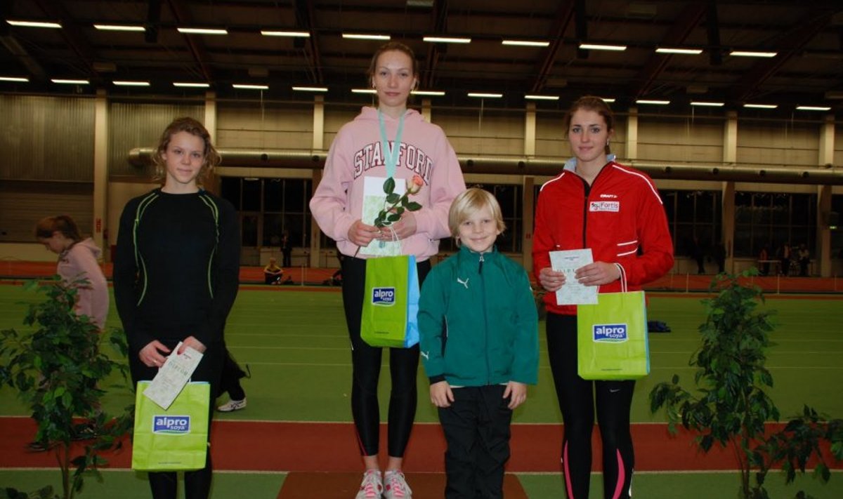 Naiste kaugushüppe võitjad: I Merilyn Uudmäe (Nõmme KJK), II Kreet Kangur (KJK Hiiker) ja III Keidy Treier (SK Fortis). (foto: Nõmme kergejõustikuklubi)
