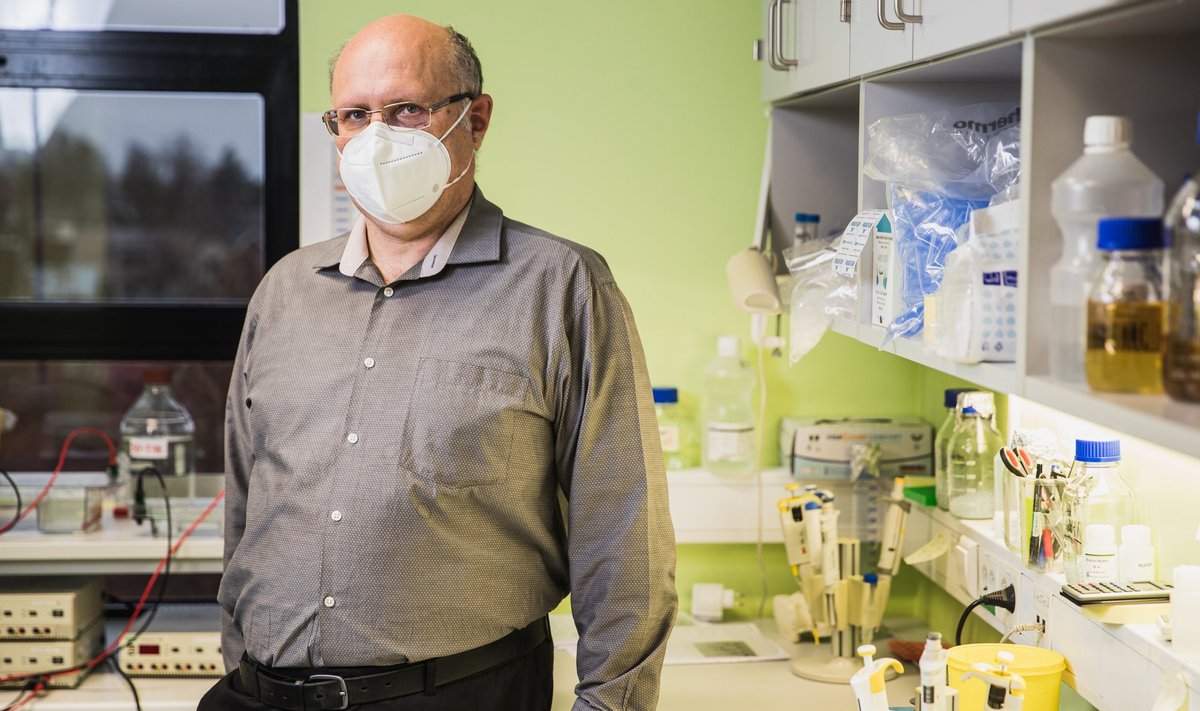 Tartu Ülikooli rakendusviroloogia professor Andres Merits toonitas, et kui maski kandmine oleks juba oktoobris kohustuslikuks tehtud, poleks praegu vaja mõelda, mis on järgmised piirangud.