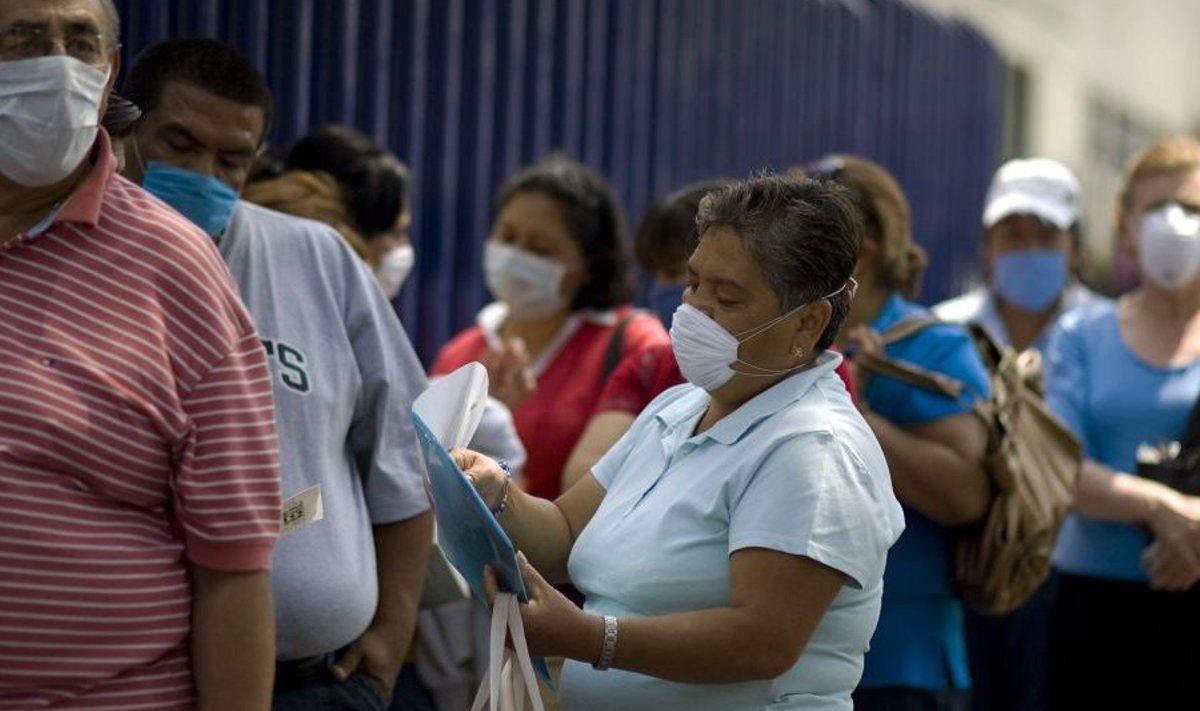 Mehhiklased kaitsevad end nakkuse eest näomaskidega
