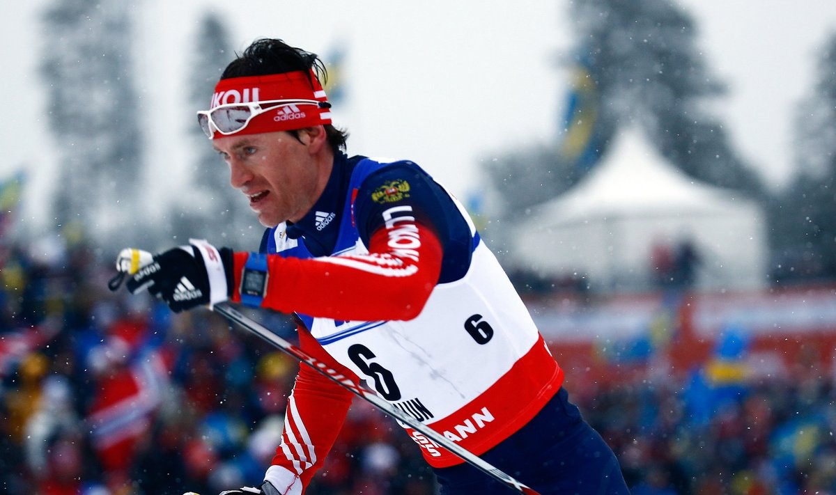 Russia's Maxim Vylegzhanin competes in the men's cross country 50 km mass start classic race during heavy snowfall at the Nordic World Ski Championships in Falun