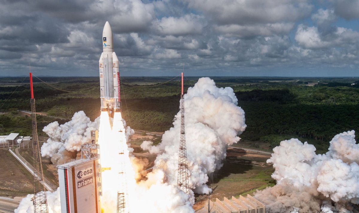 Nelja Galileo satelliiti kandev Ariane 5 startimas Prantsuse Gujaanast 2016. aastal.