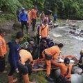 В Индонезии более 20 человек погибли при падении автобуса в ущелье