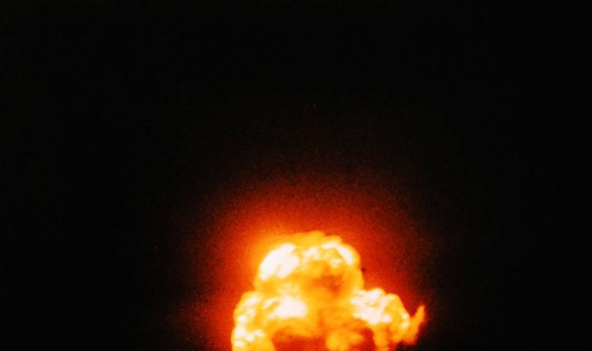 Kõige esimene tuumapommikatsetus maailma ajaloos koodnimega Trinity. See toimus 16. juulil 1945 USAs New Mexico osariigis. 