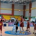 VIDEO | "Nagu Yao Ming!" Hiinas lööb laineid 14-aastane ja 226-sentimeetrine naiskorvpallur