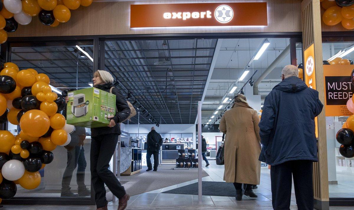 Kodutehnikamüüja Expert kauplus Järve keskuses. Tänaseks on see pood kinni ja ettevõte pankrotis.