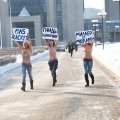 FOTOD ja VIDEO: Naisprotestijad paljastasid rinnad 25-kraadise külmaga!
