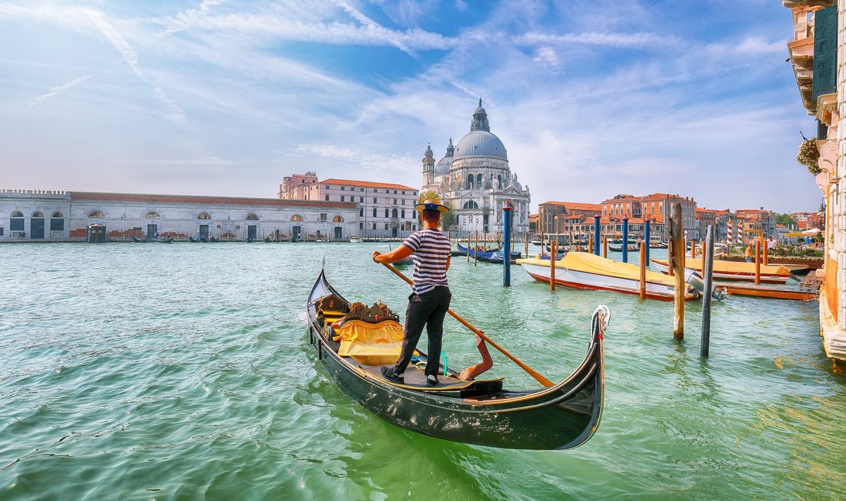 Veneetsias elab umbes 50 000 itaallast, kuid aastas külastab linna lausa 30 miljonit turisti.