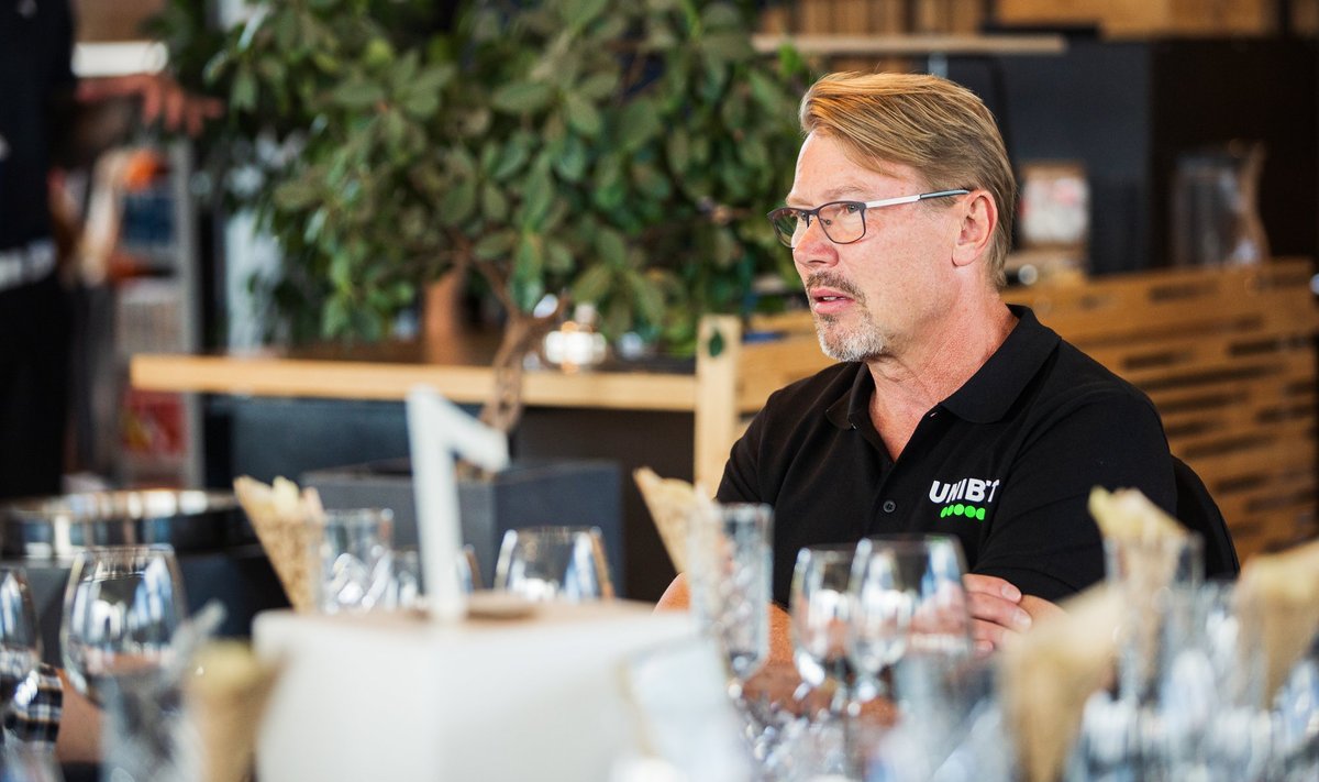 Mika Häkkinen pühendas Rae golfiklubis sponsorikohustuste kõrvalt Eesti Päevalehele kümmekond minutit.