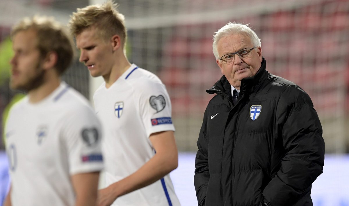 Teemu Pukki, Juhani Ojala and head coach Hans Backe of Finland during the FIFA World Cup 2018 football qualification match between Finland and Croatia in Tampere