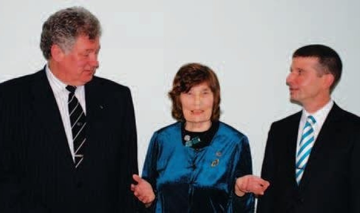 Kolm Kose vallavanemat: keskel Linda Sirel, vasakul Vello Jõgisoo, paremal Meelis Tartu. Foto: Ingrid Eylandt-Kuure