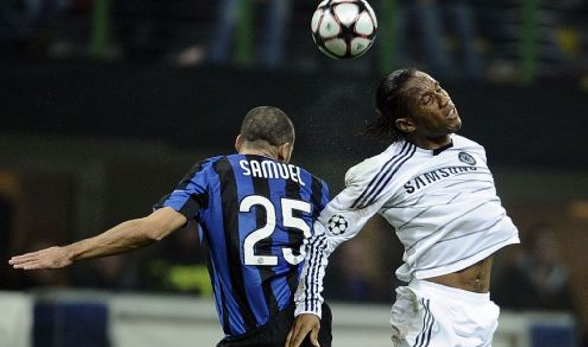 Walter Samuel (Inter) ja Didier Drogba (Chelsea)