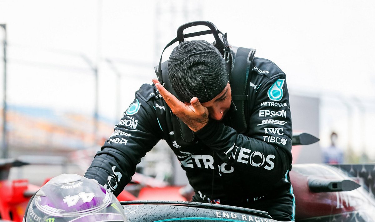 Lewis Hamilton mulluse Istanbuli GP võitjana