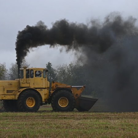 VIDEO | Vaata, kuidas Kirovetsi traktor Säreveres driftib!