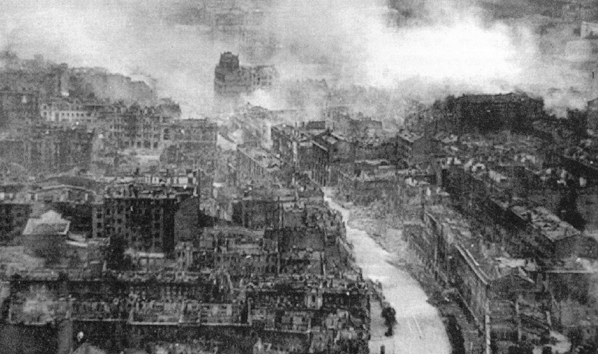 AINULT VAREMED: Kiiev teise maailmasõja pommitamiste järel.