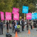 ФОТО: На Тоомпеа вышла небольшая группа противников Закона о сожительстве