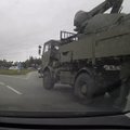 VIDEO | Mis "anna teed"? Eesti kaitseväe sõidukid eiravad ringristmikul liikluseeskirju