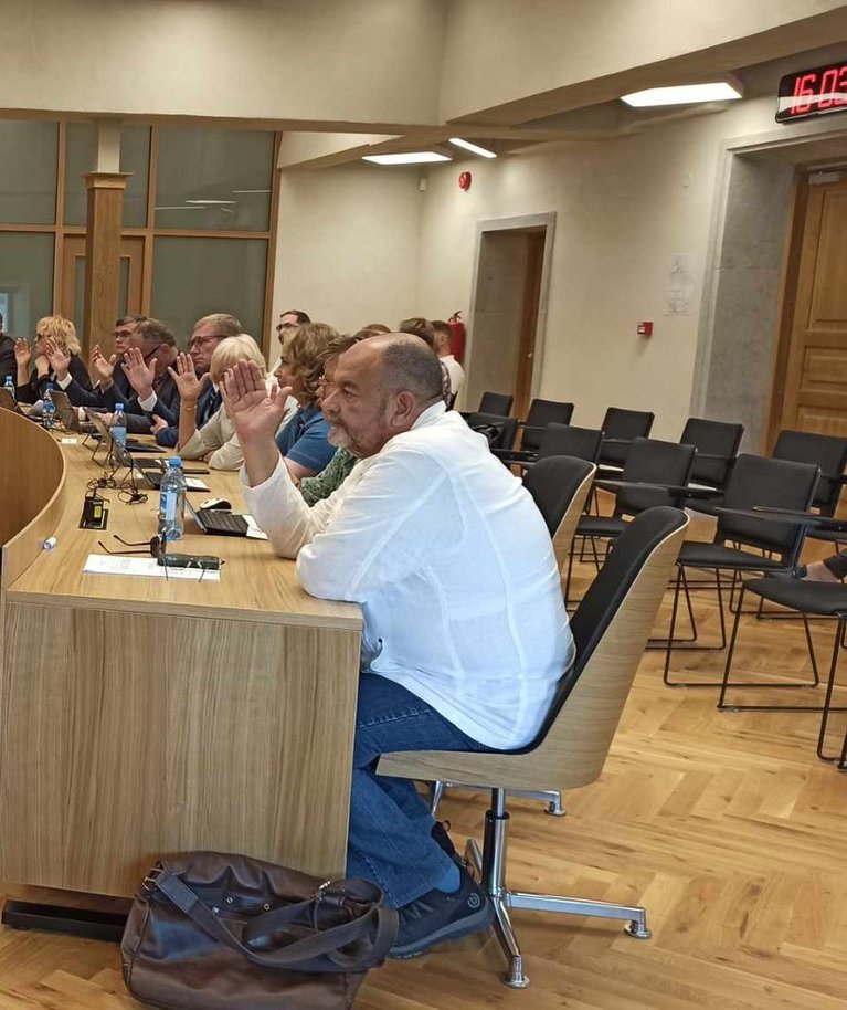 Narva volikogu istung mullu septembris. Tagumises reas esiplaanil Mihhail Stalnuhhin 