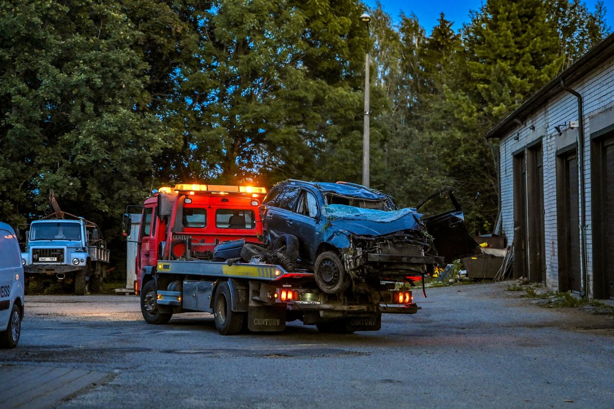 ФОТО | Непростая суббота на дорогах Эстонии: вечером произошла тяжелая  авария - Delfi RUS