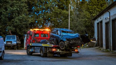 FOTOD | Ööpäev liikluses oli karm. Viljandimaal tehti eile õhtul raske avarii
